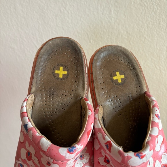 dr. martens floral clogs or mules 🌸 - Picture 3 of 8